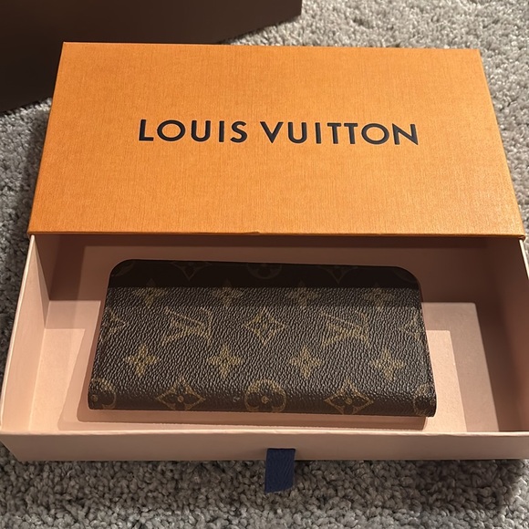 Authentic Louis Vuitton Monogram Brown Phone Case - Picture 3 of 8